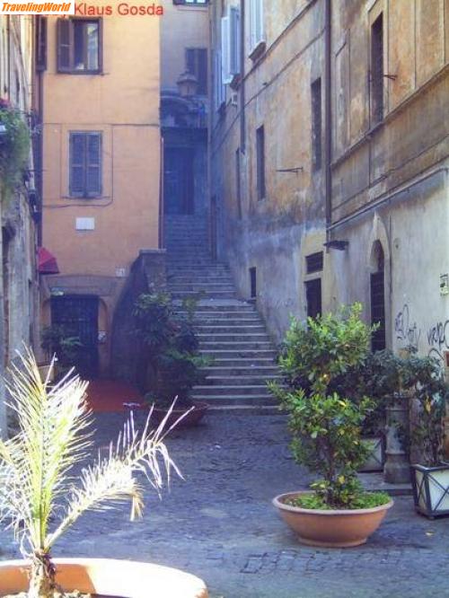 Italien: ©jd310199 / romantischer Innenhof