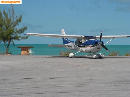 Bahamas: PICT0040 / Farmer\'s Cay, Exumas. Hier steigt man aus dem Flieger und keine 5 Meter entfernt ist die lauschige Bucht...