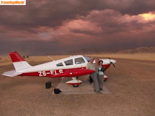 Namibia:  Piper Betesda032 / In der Wüste namib gelandet