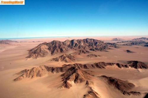 Namibia: 2005-21-7 0383 Wüste,Gebirge.uu. / 