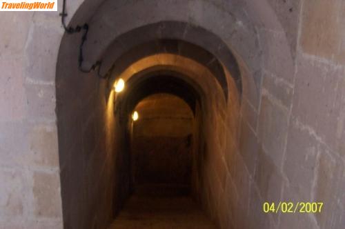 Trkei: Derinkuyu underground city entrance / Eingang zu den unterirdischen Gaengen in Derinkuyu-Nevsehir  