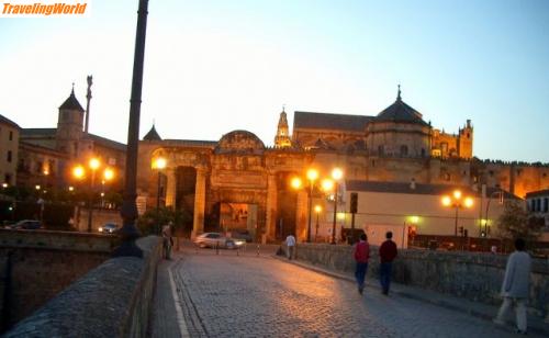 Spanien: Andalusien  Mai o4 mit Schröders, Sevlla.Cordoba, Granada, Malla / Der Eingang zur Altstadt,am Abend von der Römerbrücke aus.