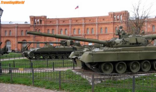 Russland: M.P.09.07 419 / Das gigantische Kriegsmuseum. auf 3 Stockwerken zu je 1 Km Länge, tausende Exponate aus allen Epochen 