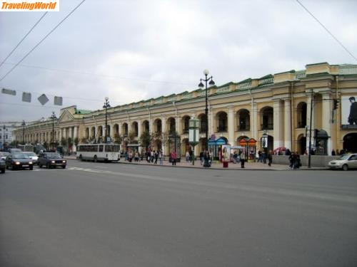Russland: Moskau 3 090 / Alte Makthalle am Nerski-Prospekt, Heut besetzt mit Edelboutiquen