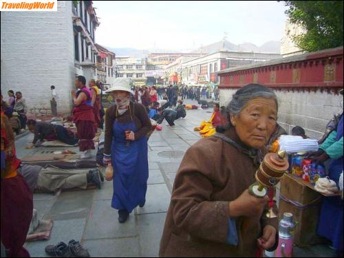 China: 10 j2 Am Jokhang Tempel / 