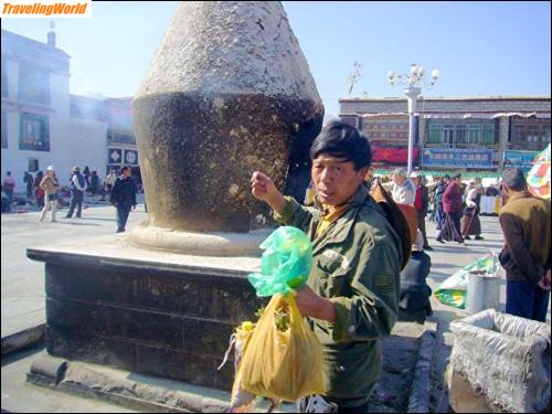 China: 10 i2 Am Jokhang Tempel / 