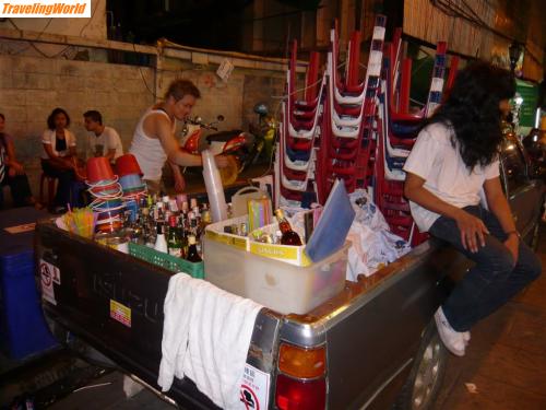 Thailand: P1000137 / Khao-San-Road in Bangkok - Fahrende Bar...