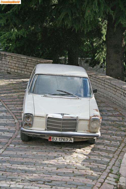 Albanien: Alle-fahren-Mercedes / 90% der Albaner fahren Mercedes. Ab Bj.ca. 1974