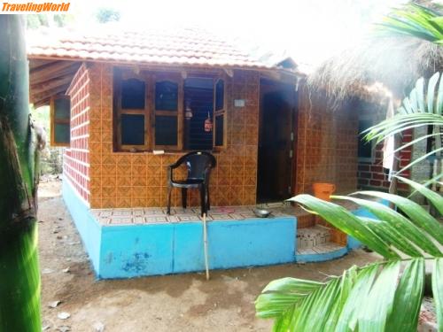 Indien: bungalow vorderansicht / dieser wurde 2013 fertig gestellt