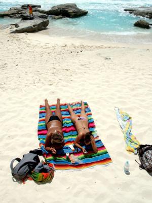 Touristen an einem Strand in Cancun