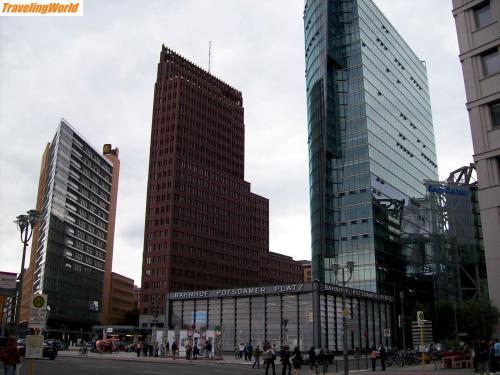 Deutschland: 100_1584 / Potsdamer Platz, Quartier DaimlerChrysler mit debis-Haus (l) und Kollhoff- Tower (m), BahnTower (r)