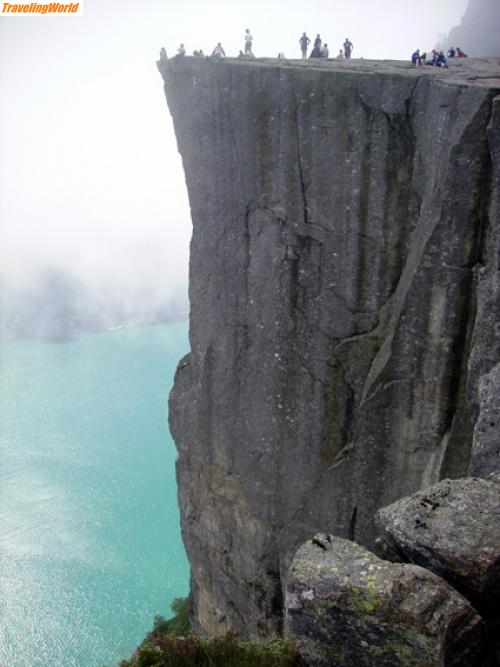 Norwegen: web 0427PREIK / Nur noch ein paar Meter bis zu diesem berühmten Felsen ...
