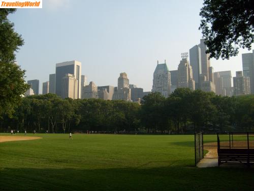 USA: New York 051 / Im Central Park mit Blick auf die 52th Street.