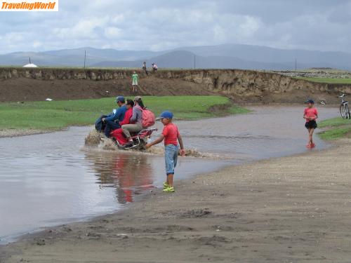 Mongolei: Mongolei Juli 2007 396 / manchmal sind Flußdurchquerungen recht spannend!