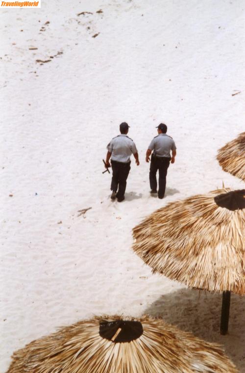 Kuba: polizei am strand2 / varadero sicherheit