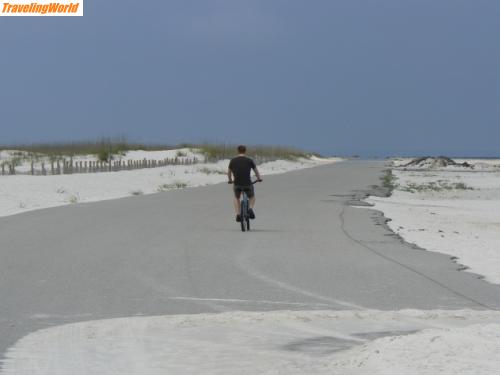 USA: seashore / Damit wir bei Burgern und Fritten nicht ansetzen. Abendliches joggen an der Pensacola Beach in den Sundown. Wundervoll romantisch. Am Morgen mit dem Bike am Quarzsandstrand entlang......mit Folgen. Retos erster Sonnenbrand ;-(