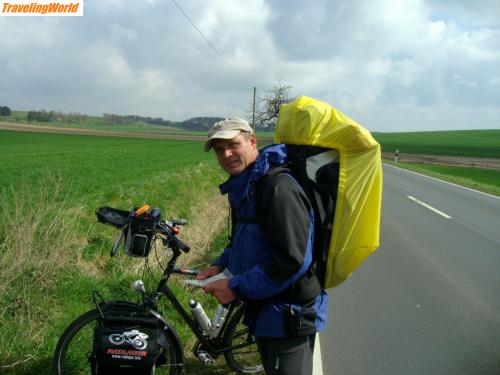Deutschland: IMG_0296 / 16.04.2008 Begegnungen auf der Landstraße. Steffen Sadow aus Kaufbeuren zu Fuß zum Nordkap