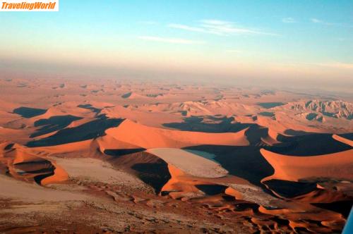 Namibia: 2005-19-7 0170 Sunsetflug / Im Flugzeug über der Wüste Namib