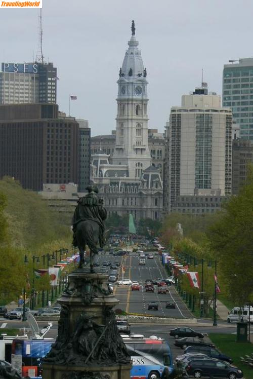 USA: 7.JPG / Blick von Museum of Art auf die City Hall. Anfang 19. Jahrhundert hat man alles abgerissen um eine Prachtboulevard a la Champs Elysee hinzulegen.