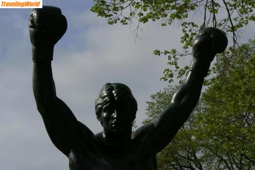 USA: 9.JPG / Rocky hat tatsaechlich seinen Platz als Statue vor dem Kunstmuseum.