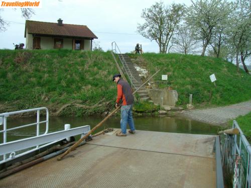 Deutschland: Fahrradtour pro Organspende 2008 052 / 24.04.2008 Bamberg-Nürnberg. Ein Fährmann setzte mich für 1 über die Regnitz.