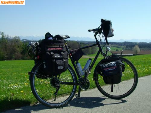 Deutschland: Fahrradtour pro Organspende 2008 080 / 27.04.2008 Landshut-Wasserburg (Hintergrund die Alpen)