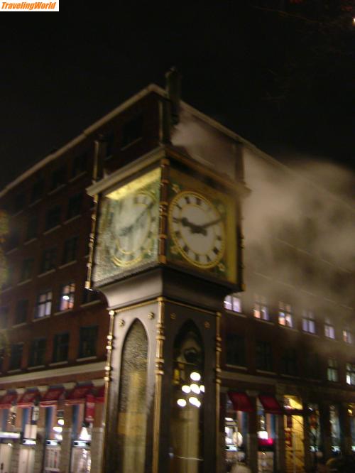 Kanada: 513_l / Die Steam Clock by night und Regen