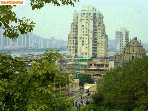 China: 314 / Blick auf Stadt und hafen
