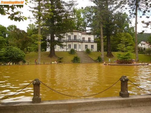 Portugal: Azoren 116-1 / Der Badeteich im Park von Furnas, das größte Thermalbecken Europas.
