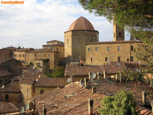 Italien: Toscana fotos 071007 083 / Volterra, blick auf der Stadt.
