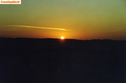 gypten: File0225 / Sonnenaufgang in der Wüste 