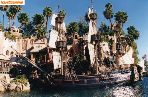 USA: File0281 / Piratenschiff vor Treasure Island 