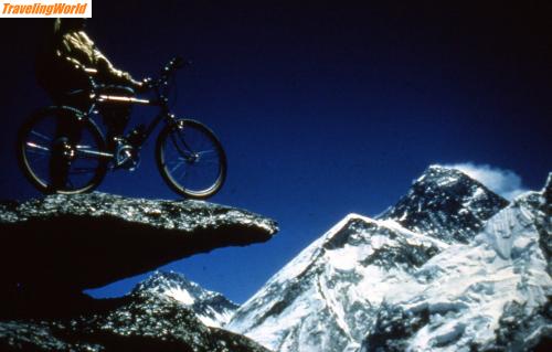 Nepal: MTB am Everest / MTB am Mt. Everest (im Hintergrund mit Schneefahne), Lhotse aus 1984