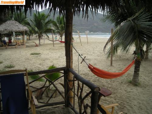 Peru: Südamerika08 259 / Stranbar in Puerto Lopez