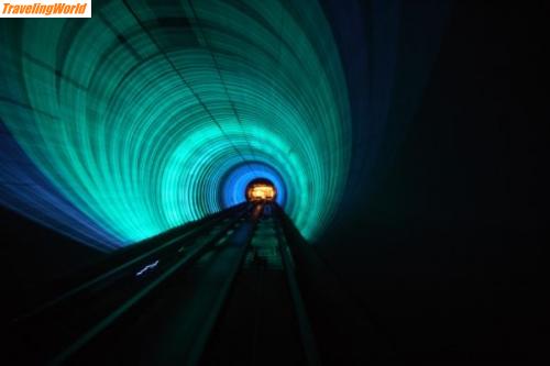 China: Bund Sightseeing Tunnel / 