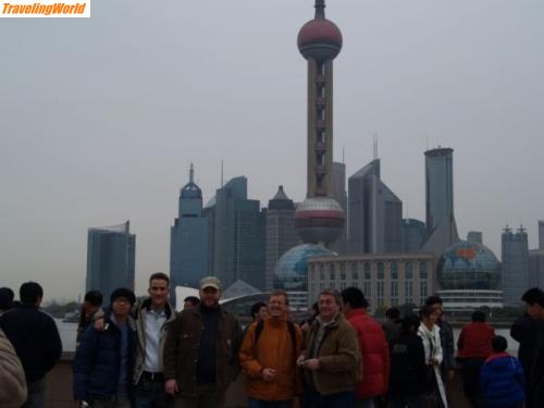 China: Shanghai-Skyline Gruppenfoto / 