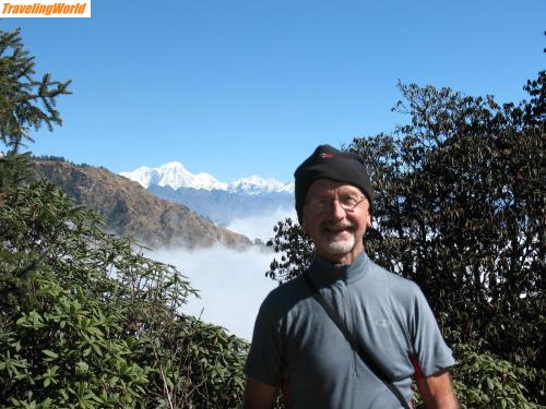 Nepal: IMG_0877 / Auf 3500m &uuml;ber den Wolken mit den Lantanggipfeln im Hintergrund