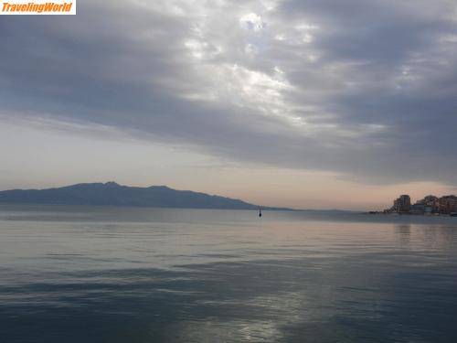 Albanien: Blick-auf-Sarande-nach-Korf / Sarande am Abend, im Hintergrund Insel Korfu