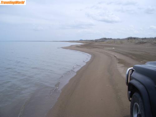 Kasachstan: IMGP0551 / Der einzigartige Balchasch-See ist zur Hälfte salzwasser-und zur anderenHälfte süßwasserhaltig