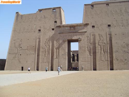 gypten: 049_49 / Edfu- Horus-Tempel gilt als der besterhaltene des Landes