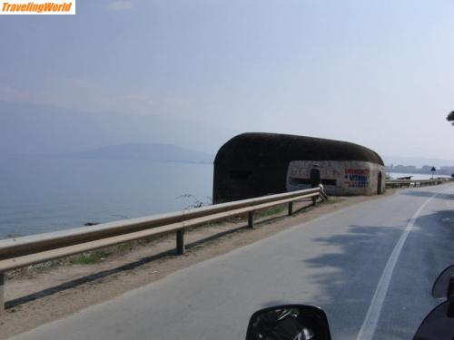Albanien: biker-2-franz-208 / wieder ein Bunker, wir nähern uns Pogradec