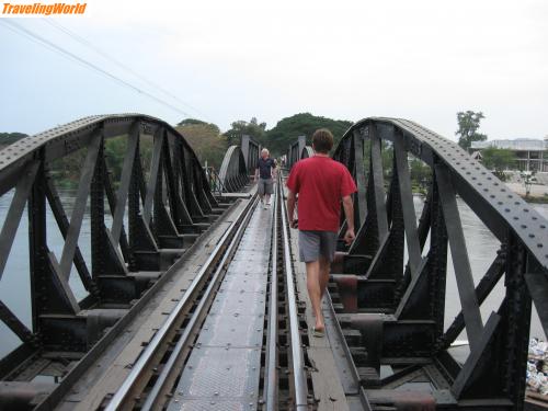 Thailand: Thailand 2010 064 / Die Brücke vom River Kwai (und jetzt bitte den Marsch pfeiffen...komm doch, mit auf den Underberg...)