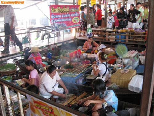 Thailand: Thailand 2010 077 / Schwimmende Märkte, welch Anblick und Gerüche - und wir die einzigen Touris