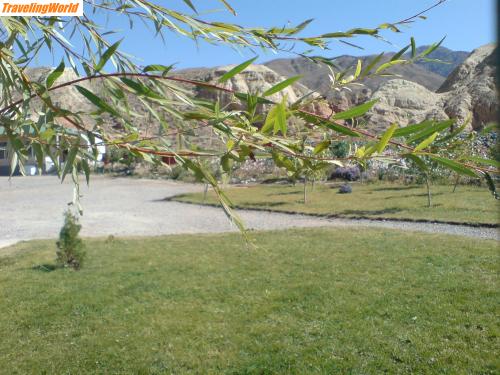 Kirgisistan: 006 / Zwischen Bishkek und dem Issyk Kul auf dem Rastplatz - mit der einzigen Gaststätte in den Bergen.