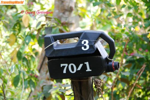 Thailand: Briefkasten 5- W50 / alter Ölkanister auf Ko Kret umfunktioniert als Briefkasten