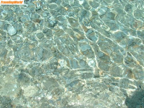 Italien: DSCF0007 / il mare tirreno, anno 2010, maggio, 25° (clear waters, you see stones on ground)