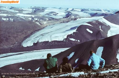 Norwegen: Skolten viewers to E 1988-07 500x330 corr red sig / Spitzbergen - Gipfelrast im Inland
