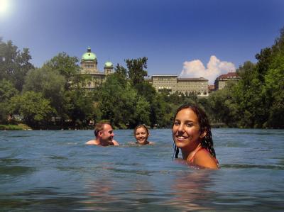 Erfrischung in der Aare
